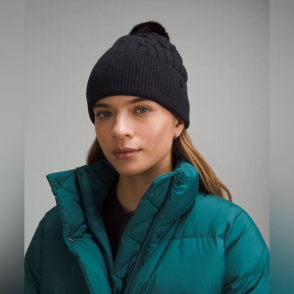 NWT Lululemon Women's Cable-Knit Pom-Pom Beanie - Picture 1 of 5
